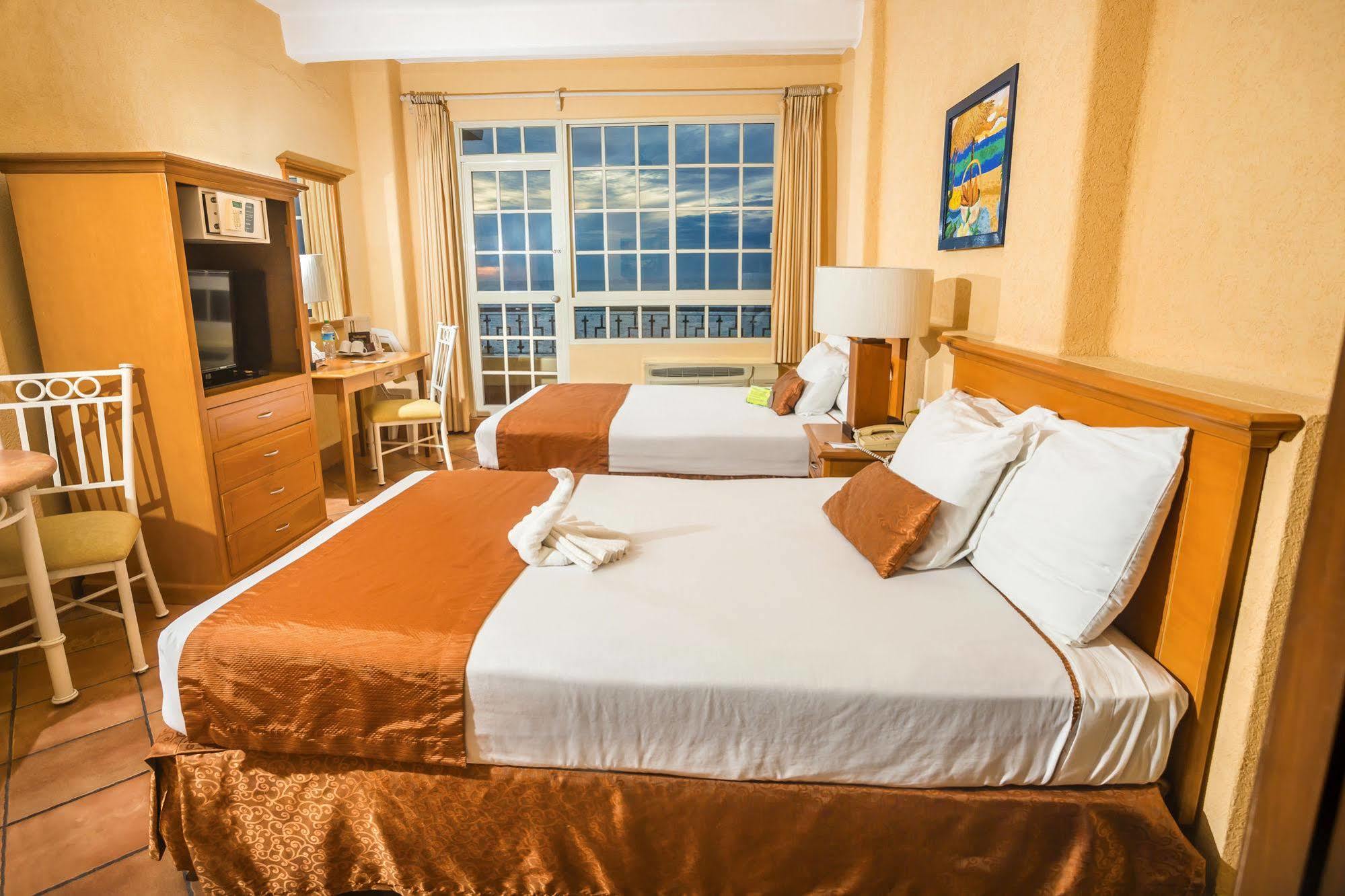 Best Western Posada Freeman Mazatlán Esterno foto